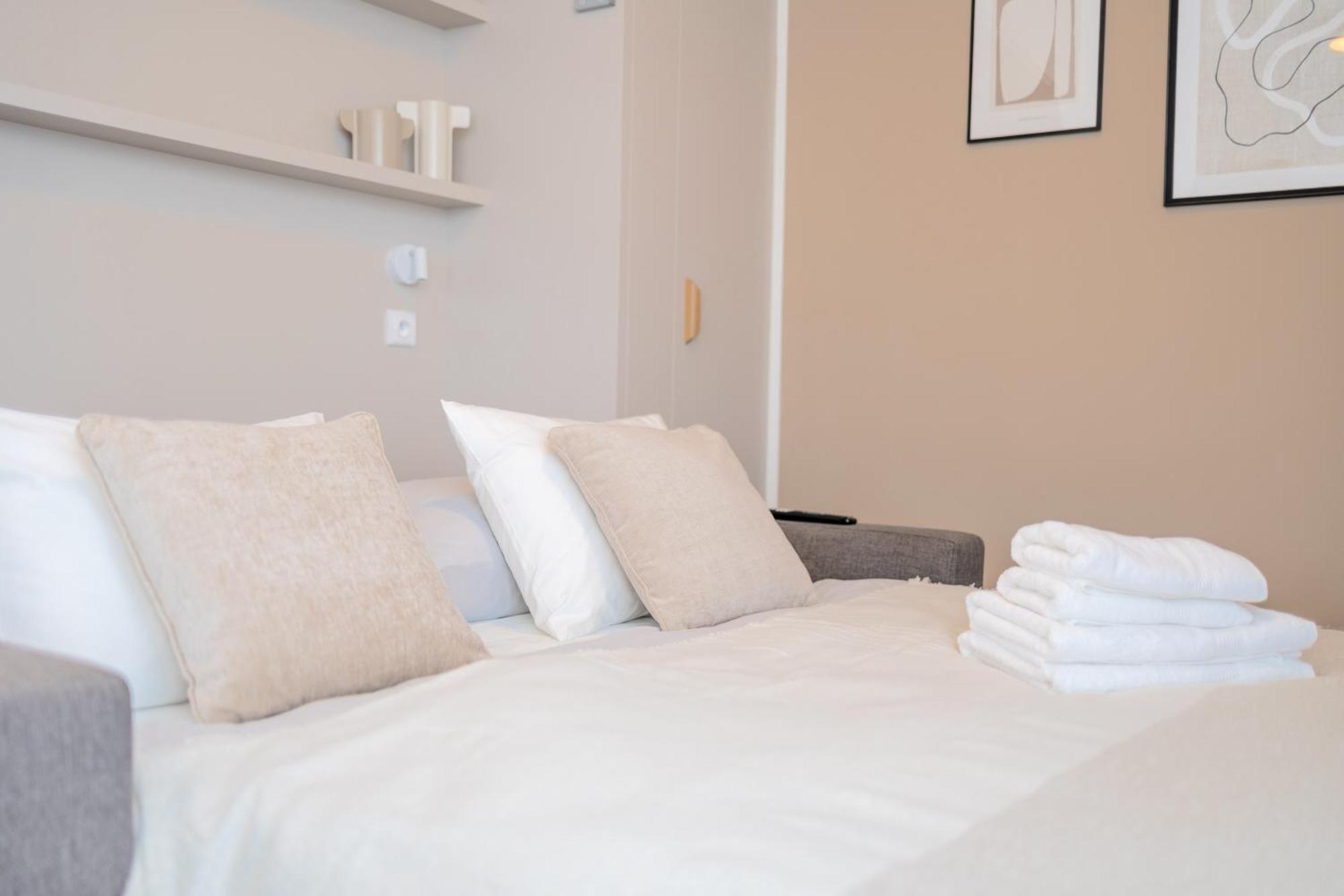 Bright 2Br - 5Th Floor, Balcony, Free Parking By Gravity Prague Apartment Exterior photo